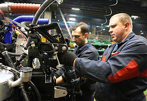 Зроблена ў Беларусі: на галоўным канвееры МАЗа за змену збіраюць да 40 аўтамабіляў