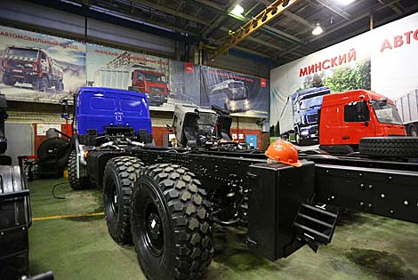 Зроблена ў Беларусі: на галоўным канвееры МАЗа за змену збіраюць да 40 аўтамабіляў