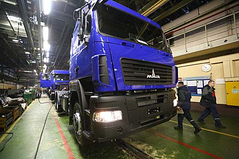 Зроблена ў Беларусі: на галоўным канвееры МАЗа за змену збіраюць да 40 аўтамабіляў
