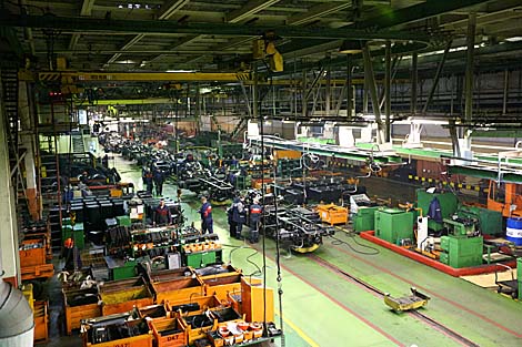 Зроблена ў Беларусі: на галоўным канвееры МАЗа за змену збіраюць да 40 аўтамабіляў