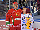 Аляксандр Лукашэнка і лепшы ігрок матчу ў складзе зборнай IIHF Сюзанна Колбенхаер