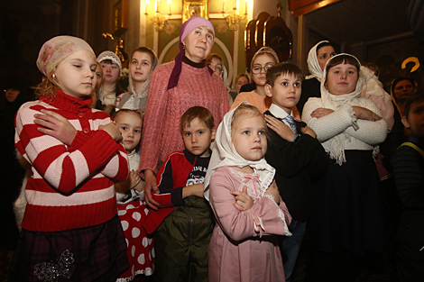 Под рождественской звездой: великий христианский праздник встретили православные Беларуси