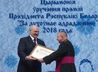 Alexander Lukashenko hands over the awards