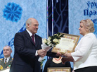 Alexander Lukashenko hands over the awards