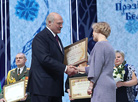 Alexander Lukashenko hands over the awards