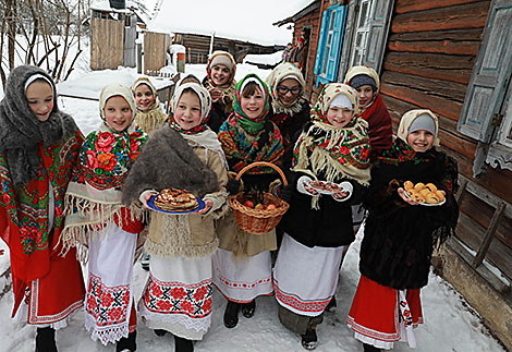 Christmas carols, songs, dances and fortunetelling: Generous Evening in Belarus