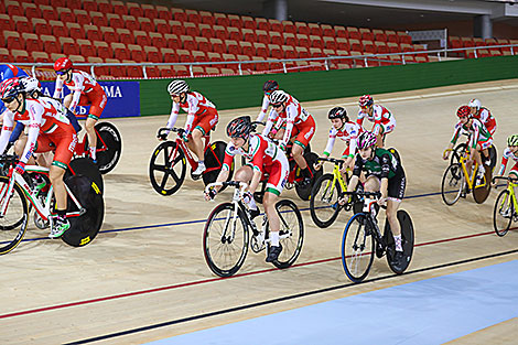 Women's group points race