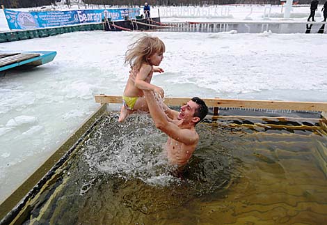 Belarusian dive into ice waters to celebrate Epiphany