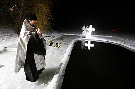 Belarusian dive into ice waters to celebrate Epiphany