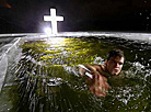 Сотрудники МЧС по традиции провели крещенское купание – окунулись в прорубь на Цнянском водохранилище