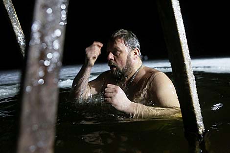 Belarusian dive into ice waters to celebrate Epiphany