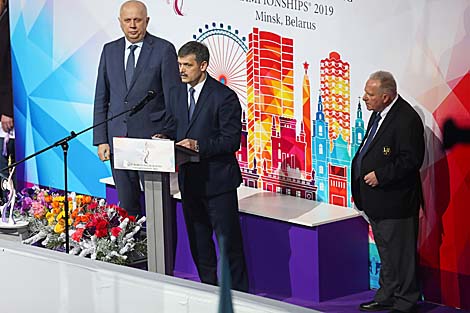 Міністр спорту і турызму Беларусі Сяргей Кавальчук, мэр Мінска, віцэ-прэзідэнт Міжнароднага саюза канькабежцаў (ISU) Аляксандр Лакернік