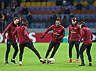 Arsenal Team warming up 