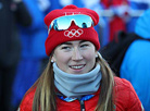 白罗斯冬季两项—奥运会冠军吉娜拉•阿里姆别科娃—因病坐在看台上。