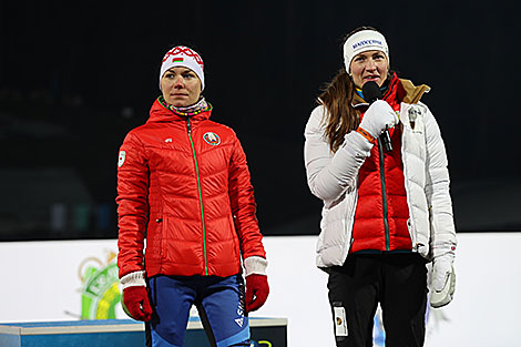 Четырёхкратная олимпийская чемпионка Дарья Домрачева и олимпийская чемпионка Надежда Скардино