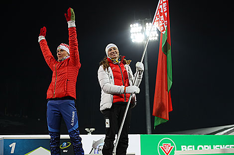 Четырёхкратная олимпийская чемпионка Дарья Домрачева и олимпийская чемпионка Надежда Скардино