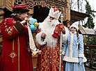 Беловежские Дед Мороз и Снегурочка на церемонии подписания договора