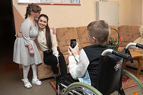 Мисс Беларусь и Мисс мира на коляске посетили Ивенецкий дом-интернат для детей-инвалидов