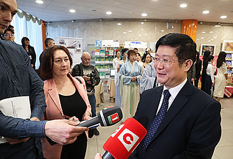 中国驻白罗斯特命全权大使崔启明