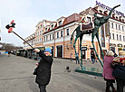 Церемония открытия скульптуры "Триумфальный слон" на минской улице Зыбицкой