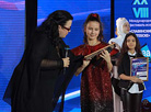 Председатель жюри Елена Атрашкевич и победительница национального отбора Ксения Галецкая