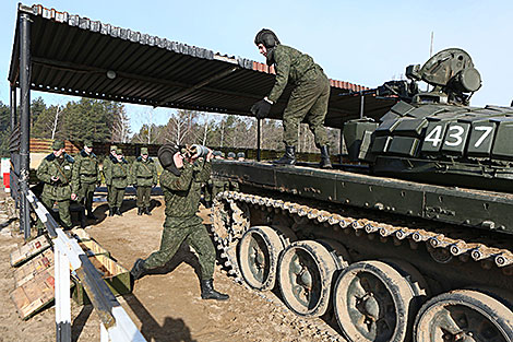 Лучшие танковые экипажи определяют в войсках Западного оперативного командования