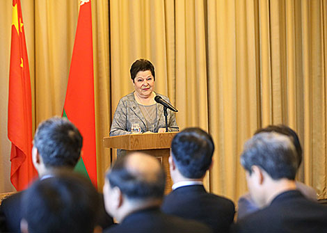 白罗斯对外友好和文化交流协会主席尼娜·伊凡诺娃发言