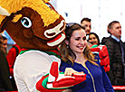 Belarusian hockey players host autograph session in Minsk
