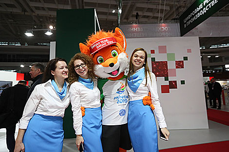 明斯克第二届欧运会吉祥物小狐狸“列西克”在“TIBO-2019”上