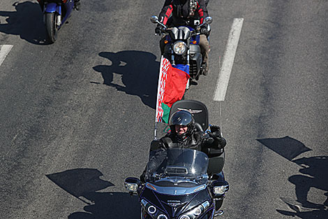 Bikers kick off motorcycle season in Minsk