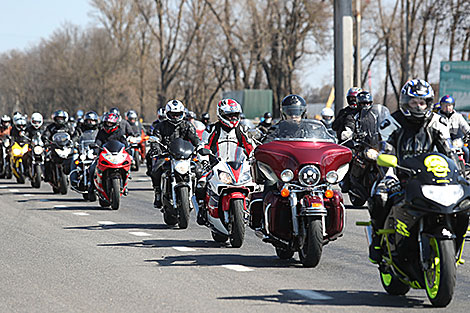 Bikers kick off motorcycle season in Minsk