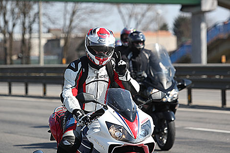 Bikers kick off motorcycle season in Minsk