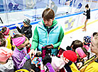 Alexei Yagudin gives autographs to young figure skaters 