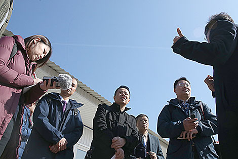 Chinese reporters visit the China-Belarus industrial park Great Stone