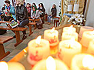 Верующие молятся накануне Пасхи в костёле Святого Казимира в Столбцах