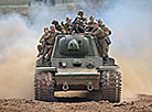 Танк КВ-1 з дэсантам падчас рэканструкцыі бою "Ржэўскі-Вяземская аперацыя"