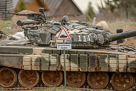 “坦克营射击”竞技节目在“斯大林防线”举行