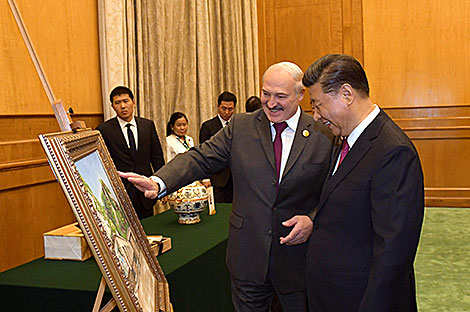 The heads of state also exchanged gifts