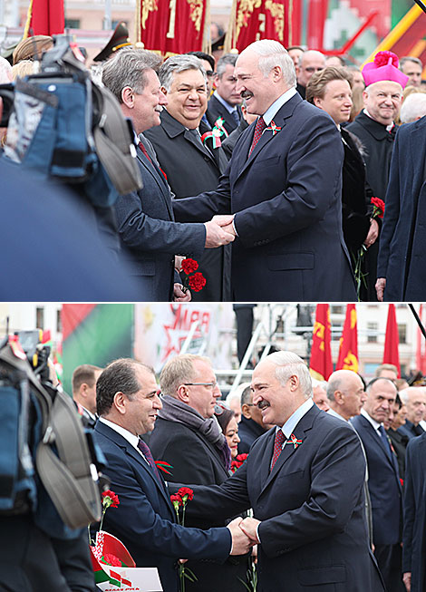 Aleksandr Lukashenko talks to diplomats