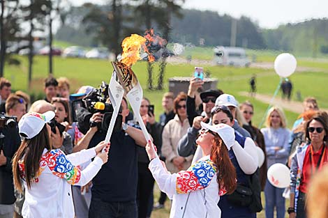 Flame of Peace welcomed in Mir Castle 