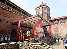 Flame of Peace welcomed in Mir Castle 