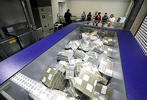 Линия по уничтожению ветхих и поврежденных банкнот Центрального хранилища Национального банка