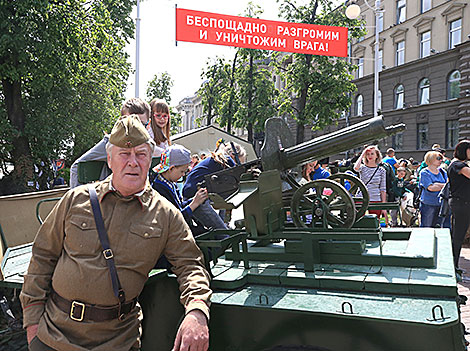 Реконструкция партизанского парада 1944-го в Минске 