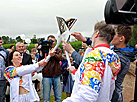 Yekaterina Ivanchikova hands the torch over to artist Viktor Olshevsky