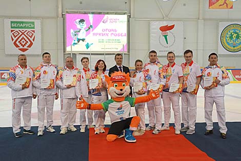 Torch bearers with Deputy Chairman of the Shklov District Executive Committee Sergei Artamonov