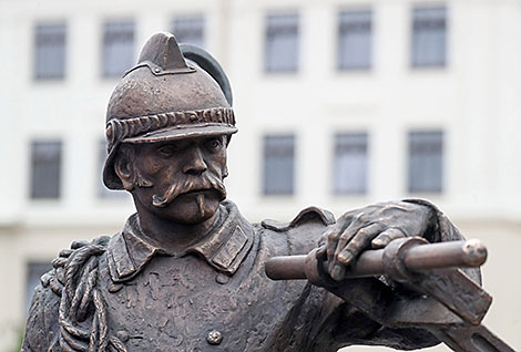 Firefighter sculpture unveiled in Minsk