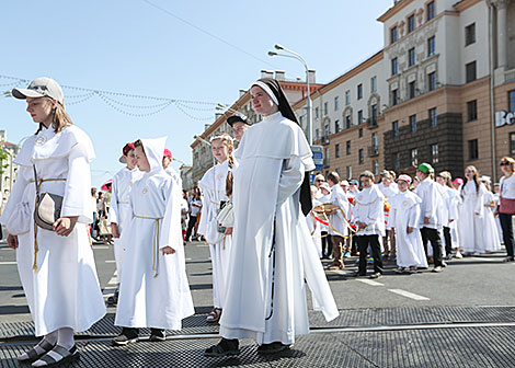 Католическая процессия Божьего Тела прошла по улицам Минска