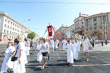 Католическая процессия Божьего Тела прошла по улицам Минска