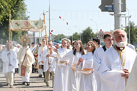 Каталіцкая працэсія Божага Цела ў Мінску