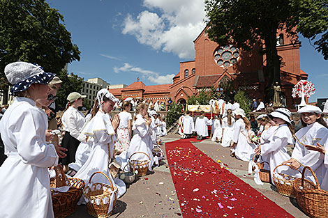 Каталіцкая працэсія Божага Цела ў Мінску